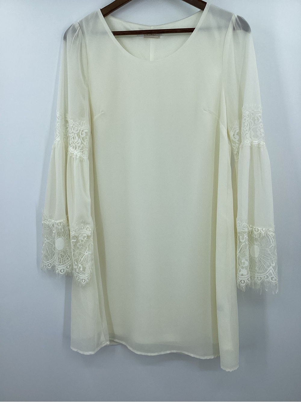 entro Cream Lace Bell-Sleeve Mini Dress